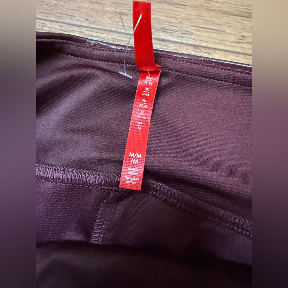 Spanx Faux Patent Leather Slimming Liquid Leggings Pants In Ruby Burgundy Size M - Picture 8 of 10